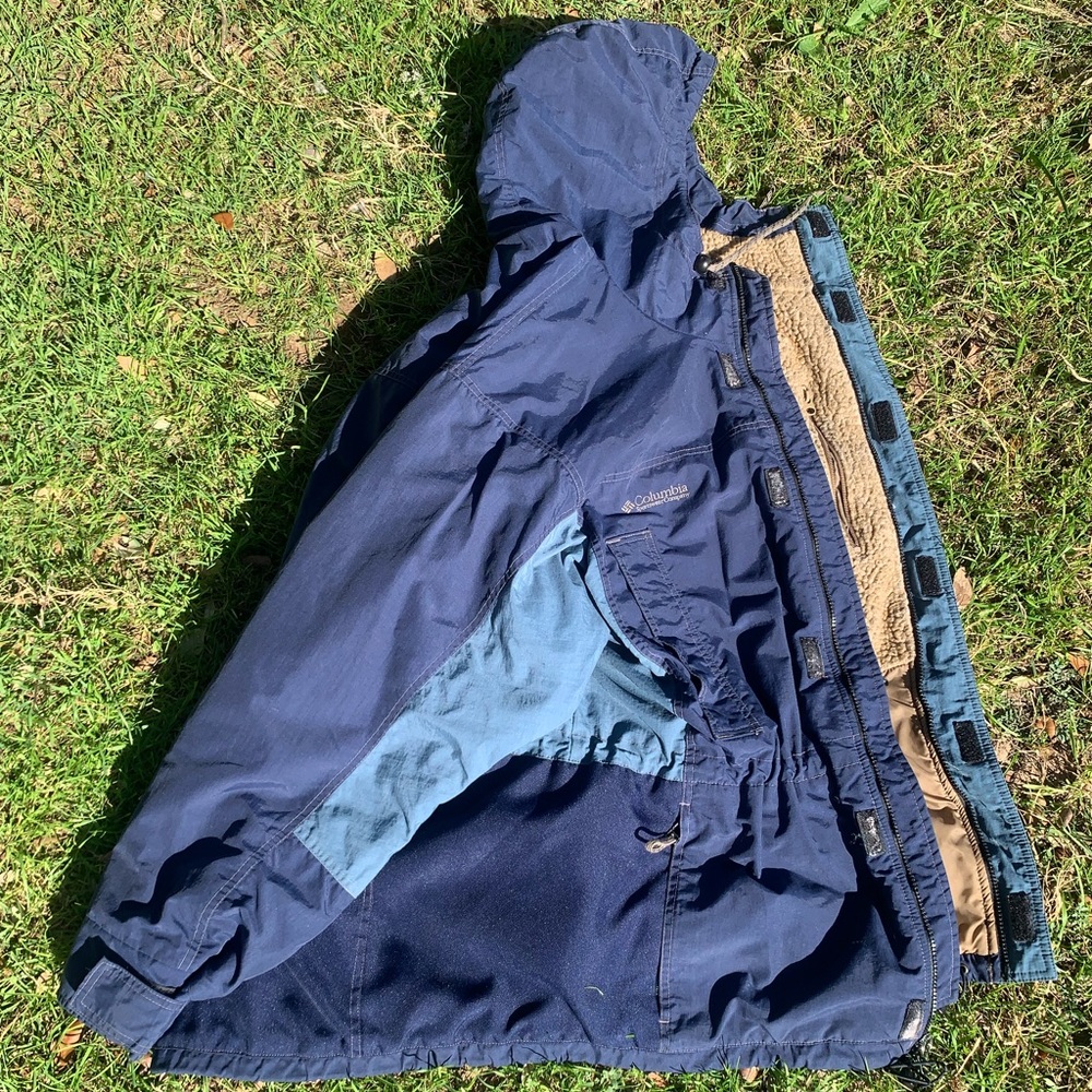 🌎FREE SHIPPING🌎 Columbia waterproof/water resistant jacket